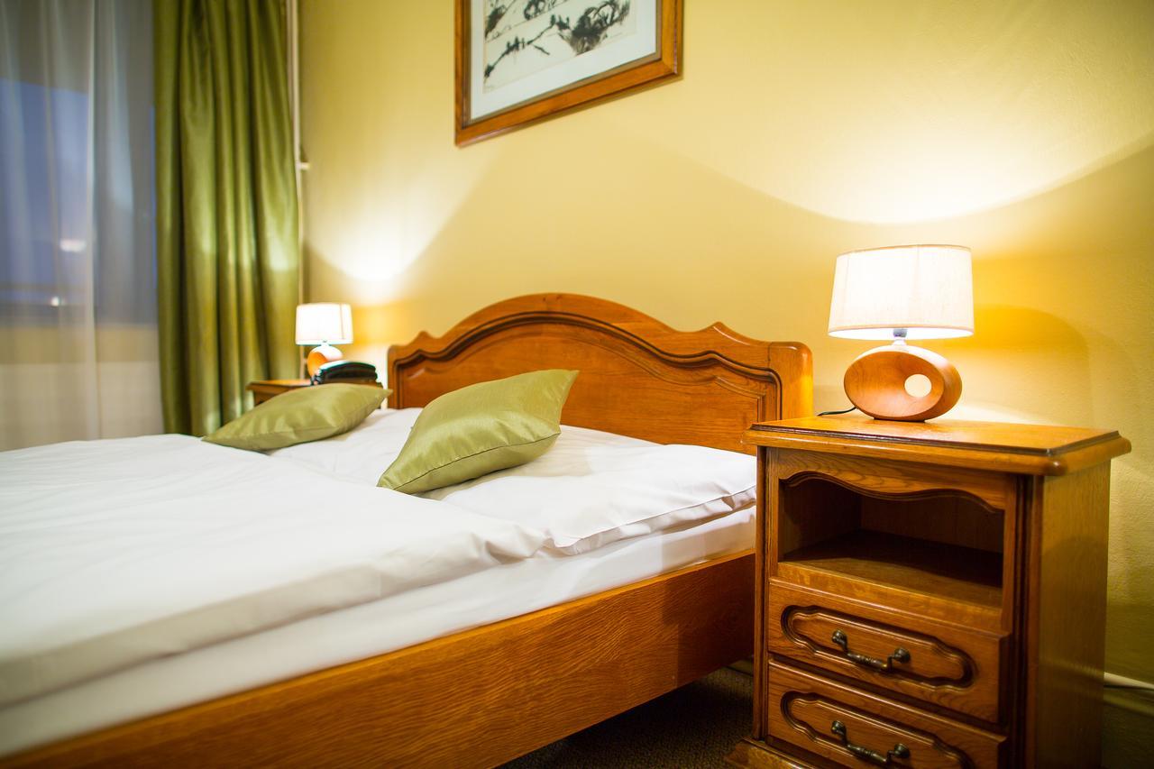 Hotel Satelit Piest'any Ngoại thất bức ảnh