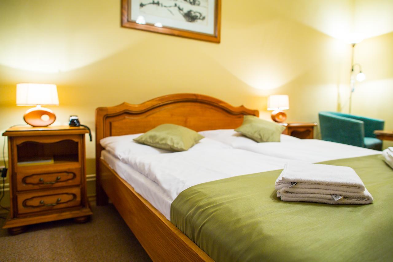Hotel Satelit Piest'any Ngoại thất bức ảnh