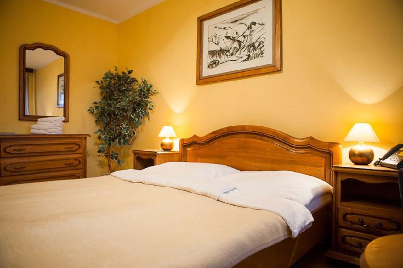 Hotel Satelit Piest'any Ngoại thất bức ảnh