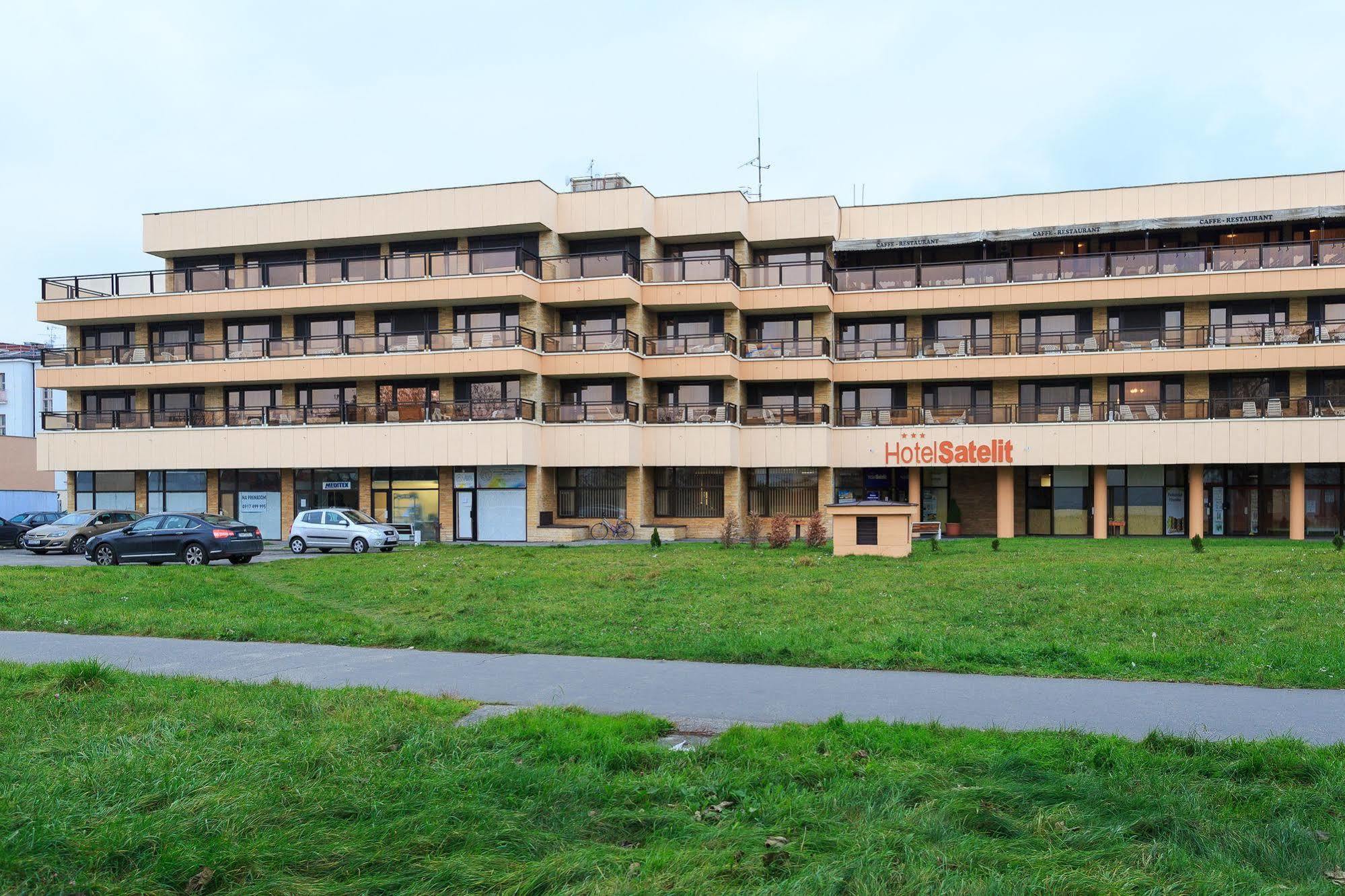 Hotel Satelit Piest'any Ngoại thất bức ảnh