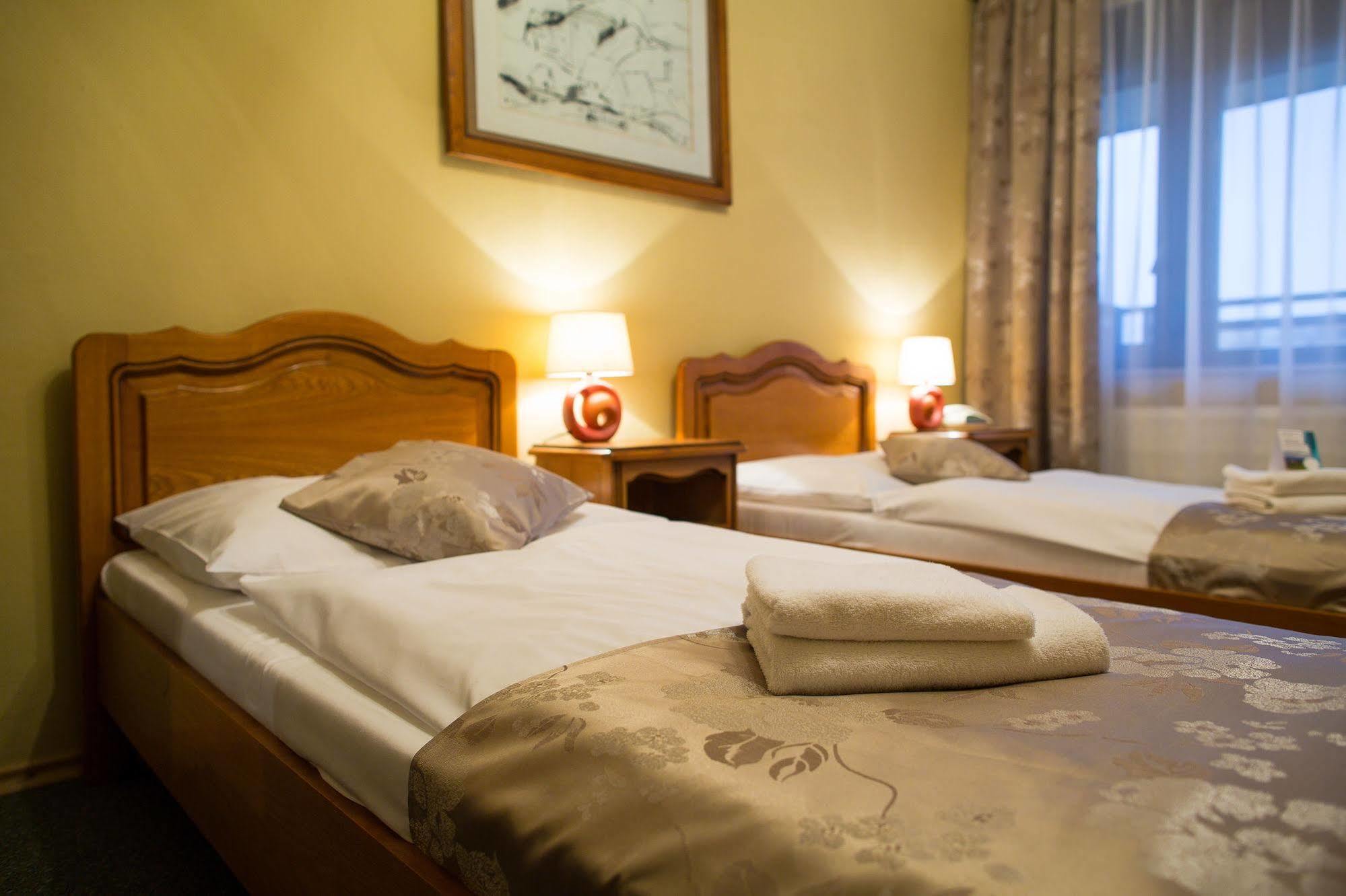 Hotel Satelit Piest'any Ngoại thất bức ảnh