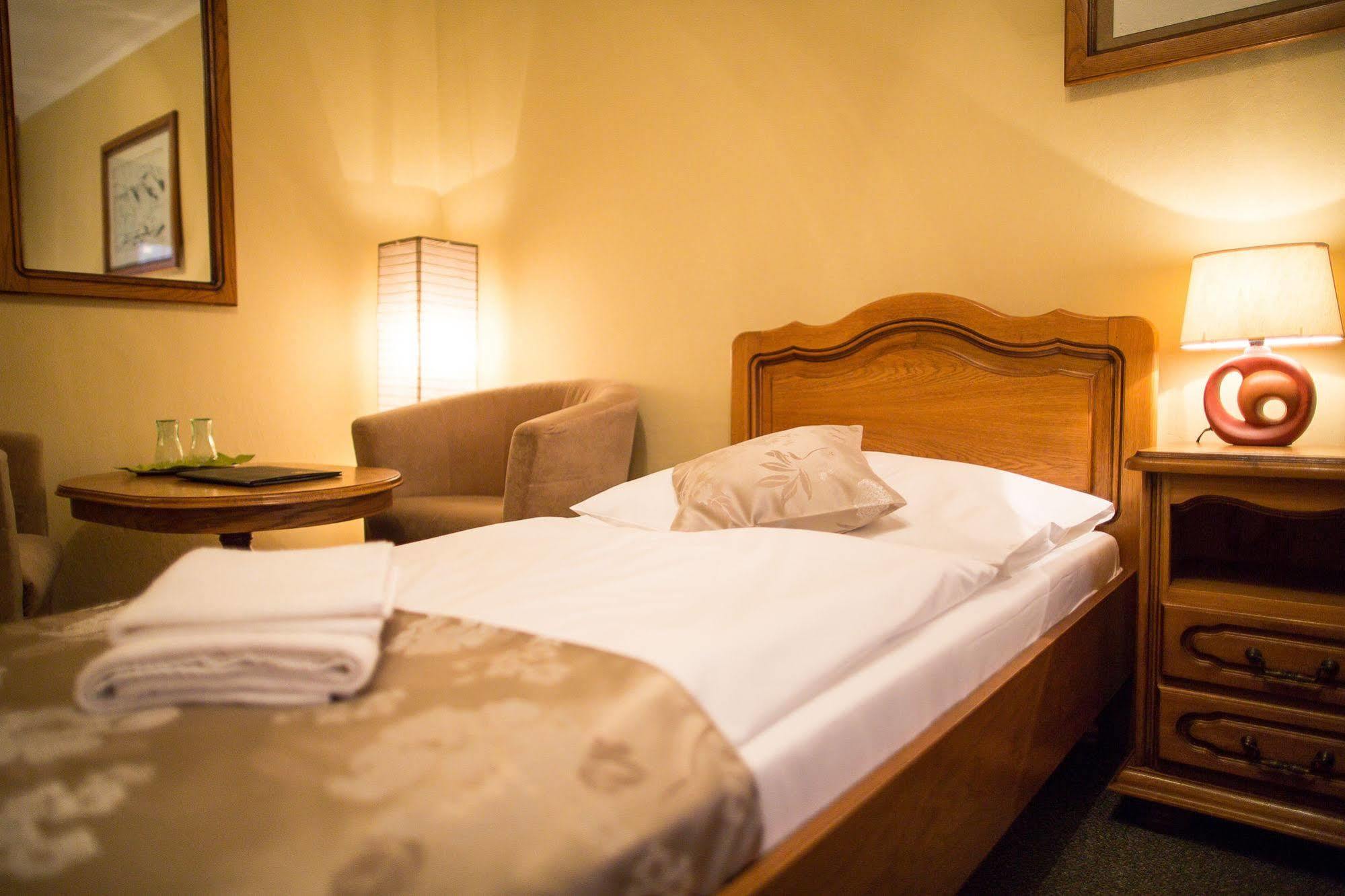 Hotel Satelit Piest'any Ngoại thất bức ảnh