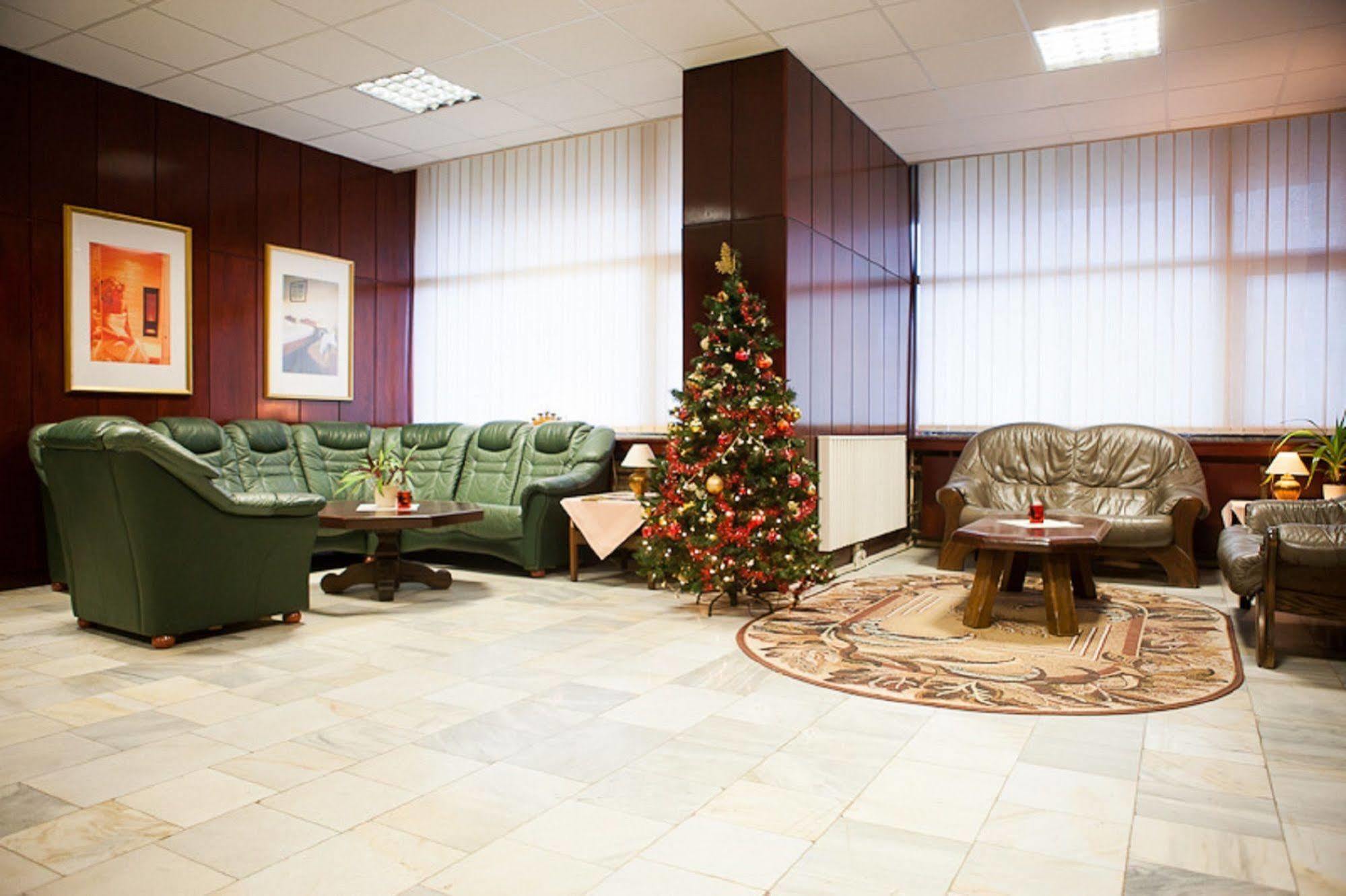 Hotel Satelit Piest'any Ngoại thất bức ảnh